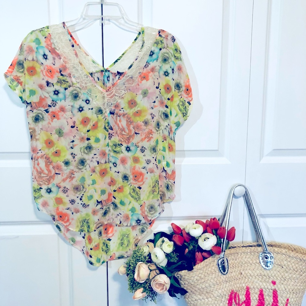 ASTR lace trim floral blouse